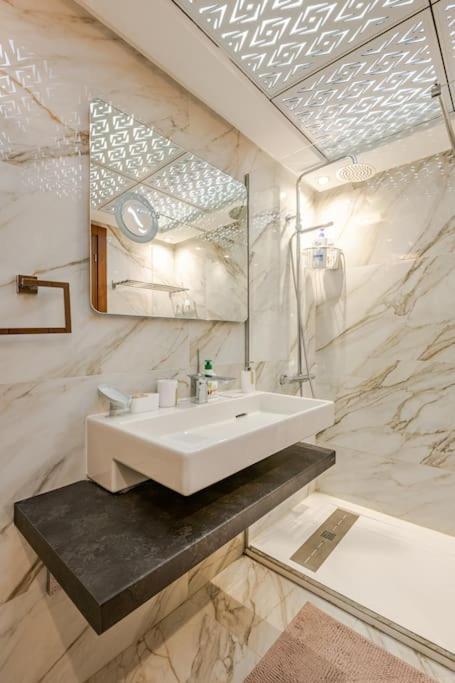 Royale Duplexe Pleine Centre Tanger Apartment Exterior photo